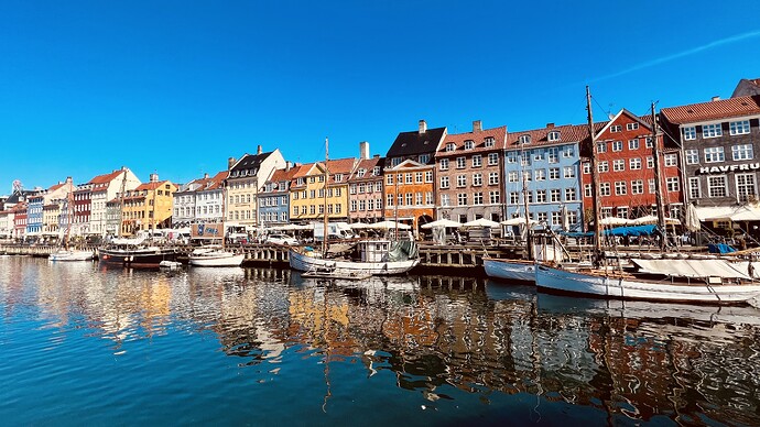 https://upload.wikimedia.org/wikipedia/commons/3/39/Nyhavn-2023.jpg