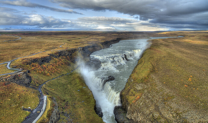 https://upload.wikimedia.org/wikipedia/commons/1/18/Gullfoss_from_the_Air_(cropped).jpg